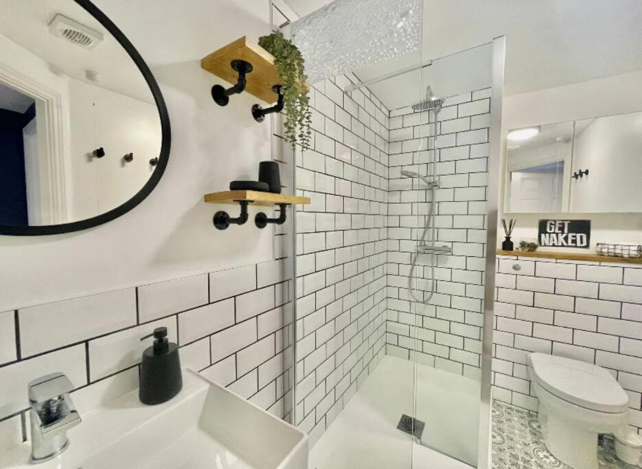 Lovely 2-Bedroom Bristol Apartment. Free Parking. Bagian luar foto